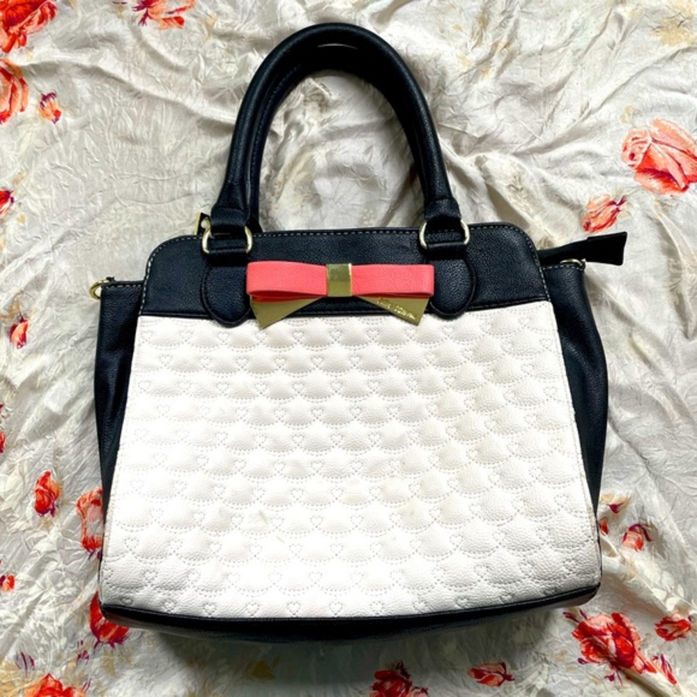 Adorable Betsey Johnson Black and White Quilted Bag!!